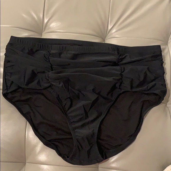 Raisins Curve
Costa Shirred Bottom - Picture 2 of 5